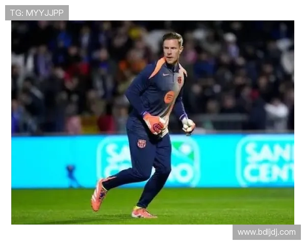 特尔施特根巴萨基地恢复 亲切与球迷互动